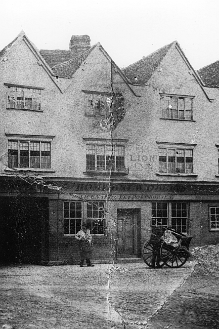 Another early view of the Lion Inn, Abingdon - Home Brewed Beers