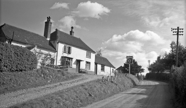 Swan, Lower Green, Inkpen, Hungerford, Berkshire - in 1947