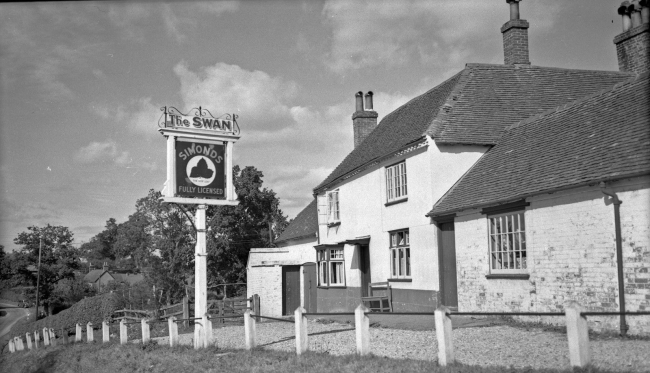 Swan, Lower Green, Inkpen, Hungerford, Berkshire - in 1947