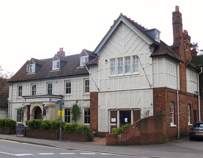Elephant & Castle, Church Road, Pangbourne - in May 2013