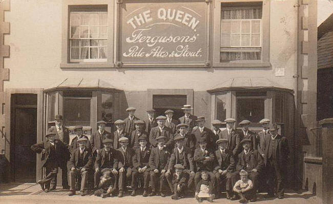 The Queen, 2 Waterloo Road, Reading - no women in this pic