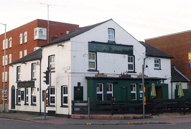 Russell Arms, 2 & 4 Bedford Road, Reading - in October 2013