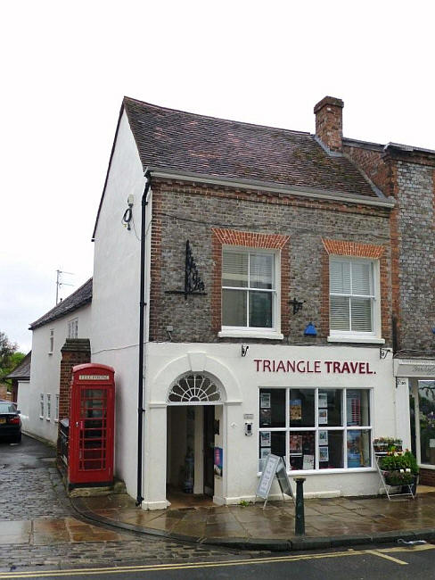 Oxford House, Market Place, Wallingford - in May 2013