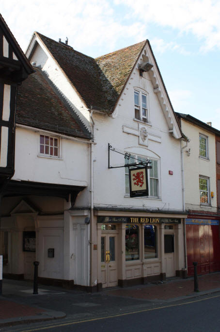 Red Lion, 25 Market Place, Wokingham - in May 2009