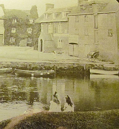 Rising Sun, Quay in the background - circa 1901