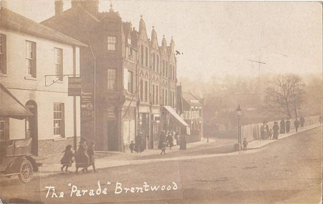 Railway Tavern, The Parade, Brentwood - nice early scene