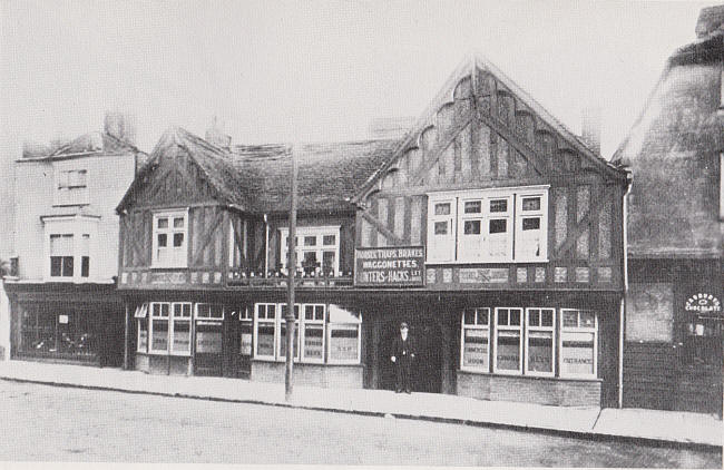 Cross Keys Inn, 6 Moulsham Street, Chelmsford - demolished in 1915