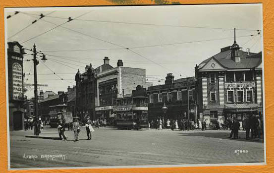 White Horse, Broadway, Ilford on left corner
