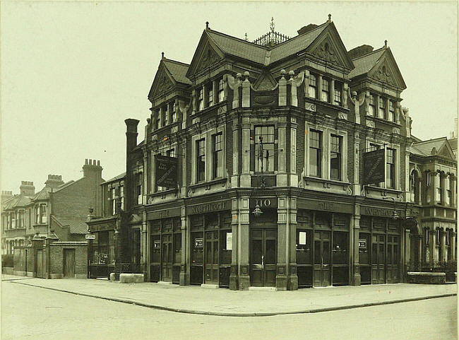 Northcote Arms, 110 Grove Green Road, Leytonstone - in 1927