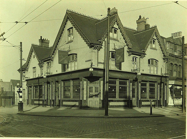 Thatched House, 245 High Road, Leytonstone - in 1938