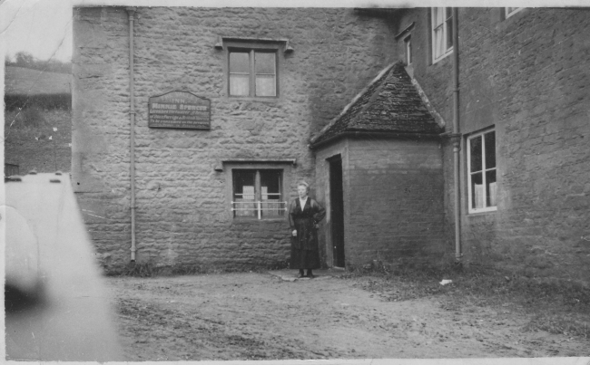 The Valley Inn, Chalford, Stroud - Minnie Spencer circa 1920