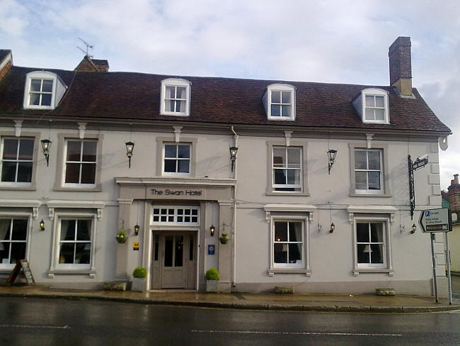 Swan Inn, West Street, Alresford - in April 2014