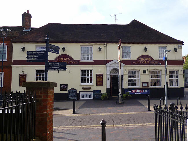 Crown Hotel, High Street, Alton - in May 2014