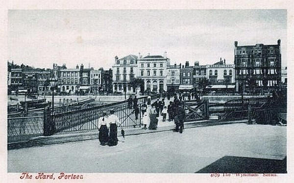 The Keppels Head can be seen to the extreme right in the background (several other pubs are visible too  including the London Tavern, Nags Head, Ship & Castle) - circa 1910