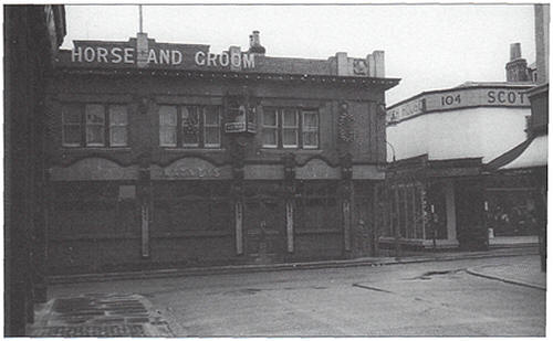 Early 1950�s view of Horse & Groom East Street Facia.