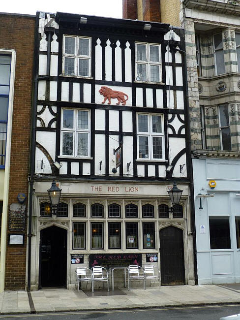 Red Lion, 55 High Street, Southampton - in April 2014