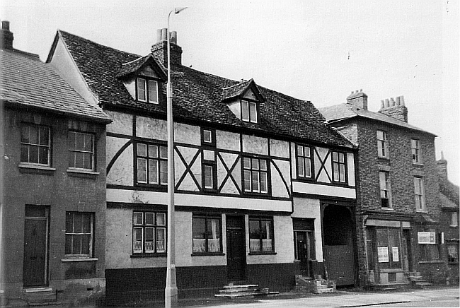 Red Lion, 143 High Street, Cheshunt, Waltham Cross - circa 1960