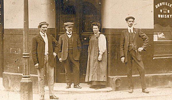 Colin Lees and wife plus staff outside the Three Tuns - circa 1911