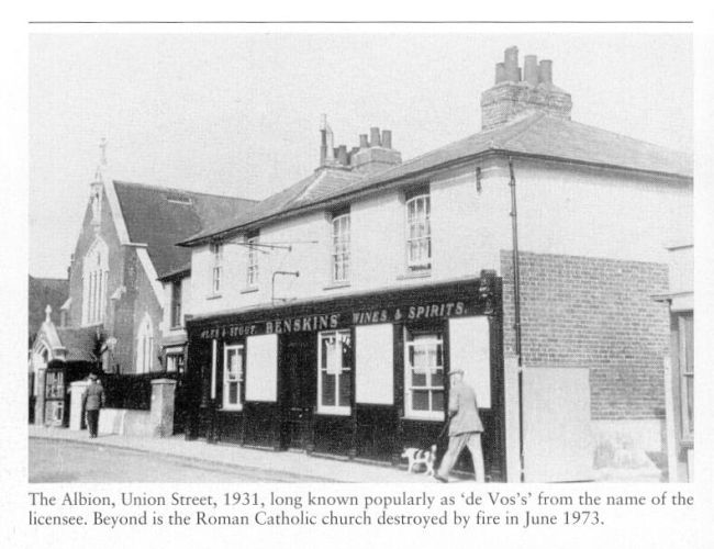 Albion Inn, Union Street, Barnet, in 1931.  Long known popularly as 'de Vos's' from the name of the licensee. Beyond is the Roman Catholic Church which burnt down in 1973.