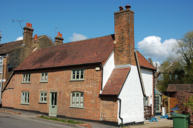 Red Lion Waterside, Kings Langley - in 2012 (Closed around 1979 and now a private residence.)