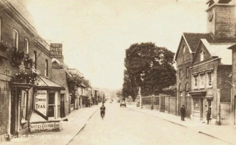 Pied Bull, High Street, Stanstead Abbotts - circa 1920