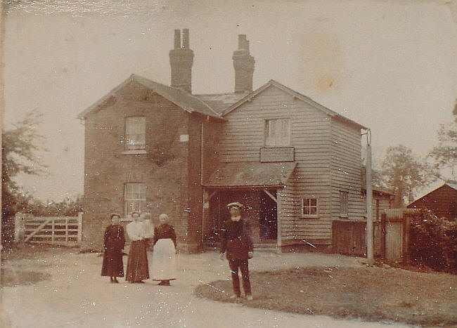 The Noades family standing outside the Hoops (note the hoop pub sign) just before WWI