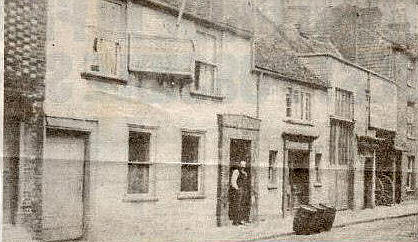 Waggon & Horses, Crocker Street, Newport, Isle of Wight - in 1912 (landlord Walter Attrill outside)
