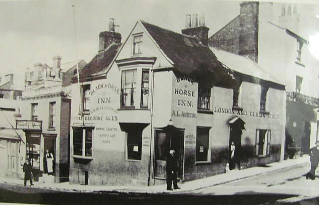 Black Horse Inn 9 Castle Street, Ryde - circa 1930 (Permission of Ryde Heritage Centre)