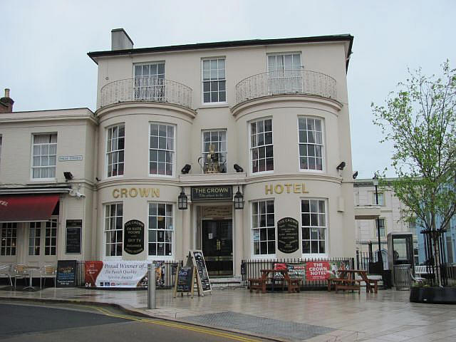 Crown Hotel St Thomas Square, Ryde