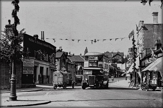 Two Brewers, 6 Masons Hill, Bromley - circa 1937 on the left