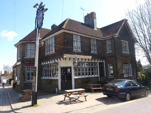 Kings Arms, 2 High Street, Upper Upnor - in April 2010