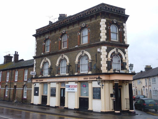 South Eastern Hotel, 51 Station Road, Strood - in February 2010