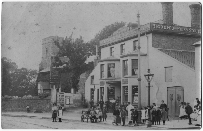 Prince Of Wales, East Milton Road, Gravesend - circa 1908 with landlord H Willard