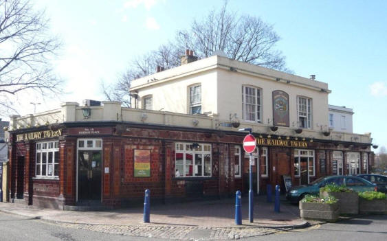Railway Tavern, 1A Railway Place, Gravesend, Kent - in March 2009