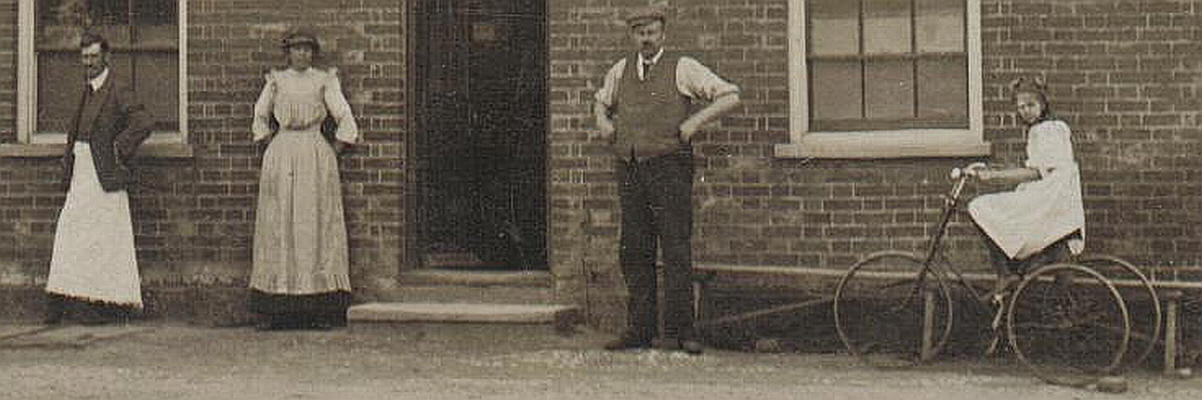George William Giles and family - circa 1910 outside the Mile Bush