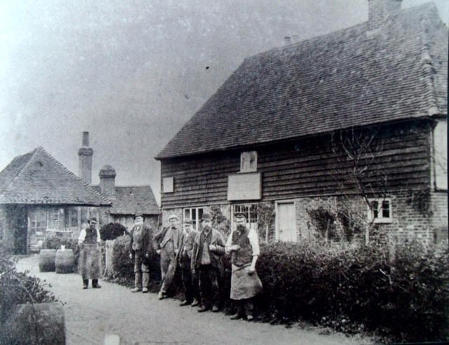 The original Amazon & Tiger, Harvel Street, Meopham - circa 1904 with the Bishop family