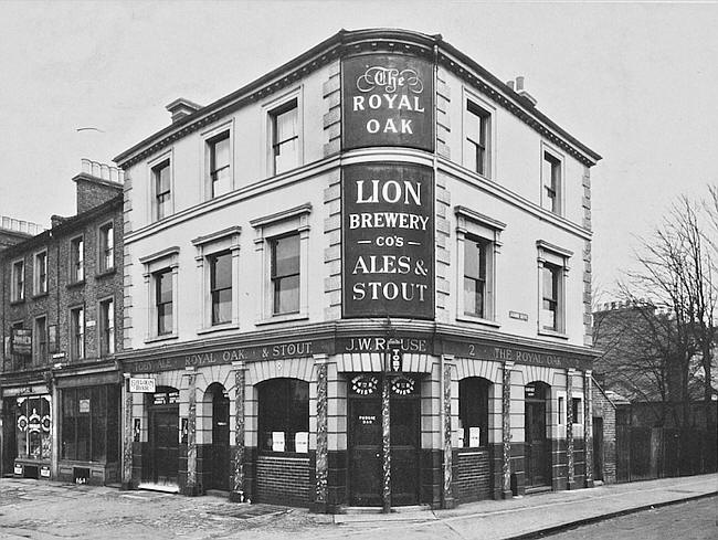 Royal Oak, 2 Oakfield Road, Penge - in 1930, with Licensee J W Rouse