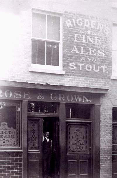 Rose & Crown, Bell Road, Sittingbourne - circa 1930s (landlord is Frederick Charles Packer in doorway) 