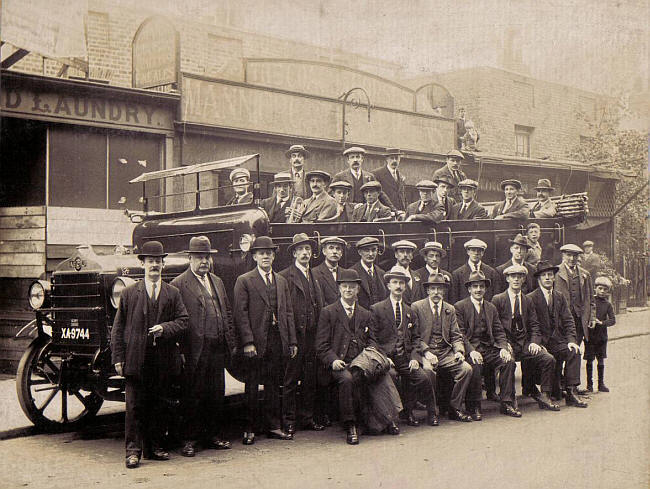 Charabanc in front of the Coach & Horses, 175 Clapham Park Road
