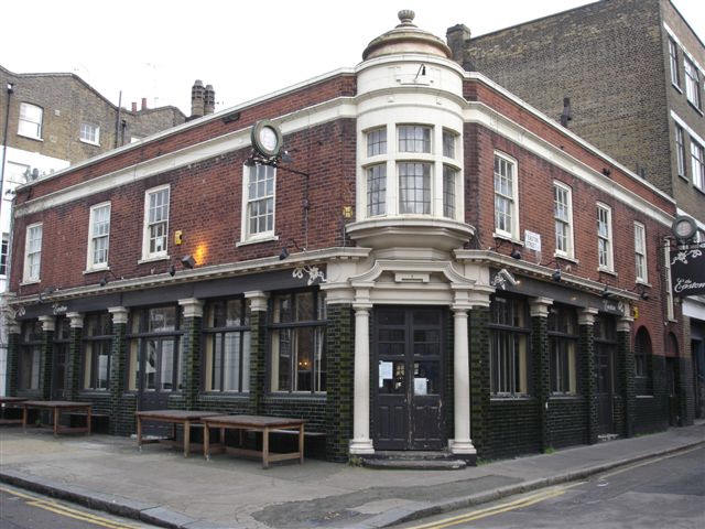 Queens Head, 23 Easton Street - in December 2006