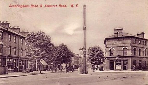 Mitford Tavern, 133 Amhurst Road, E8 - postcard circa 1910