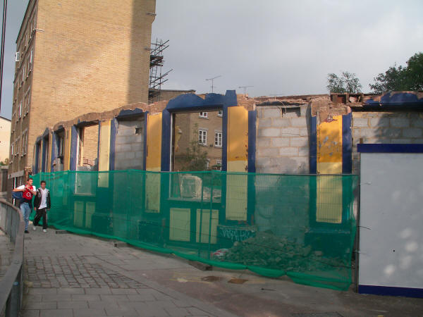 The Globe, Tollington road at the corner of Harvest road in October 2006