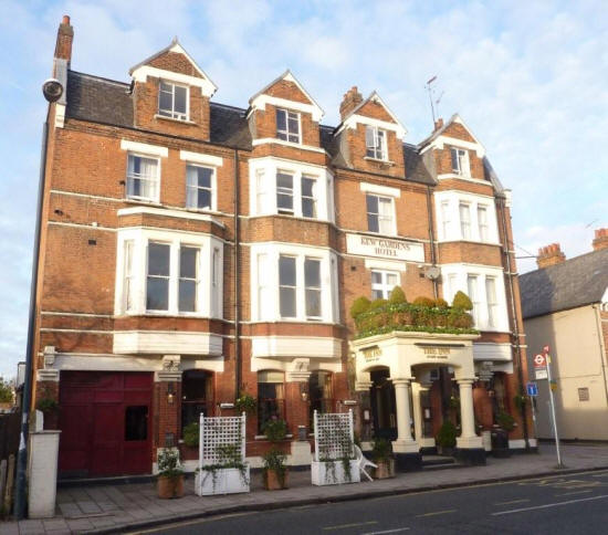 Kew Gardens Hotel, 292 Sandycombe Road, Kew - in January 2010