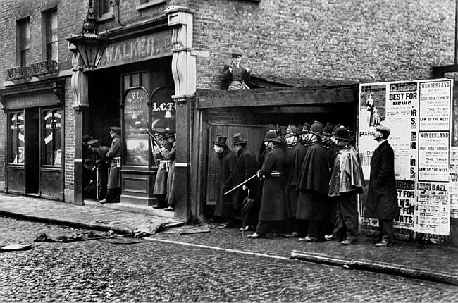 Sidney Arms, 131 Sidney Street, Mile End E1 - 3rd January 1911 with landlord William Walker, during the famous Siege of Sidney street.