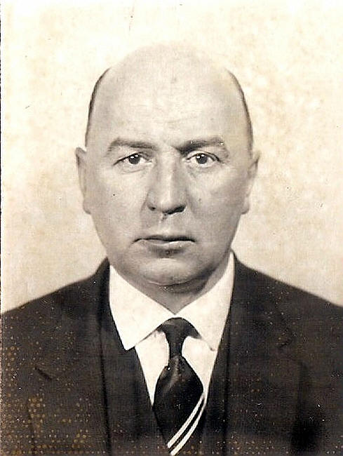 Two pictures of Gordon Griffiths, the first is with his two elder sisters in 1932, the latter is a later picture of a well groomed Gordon.
