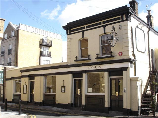 Gun, 27 Coldharbour Lane - in March 2007