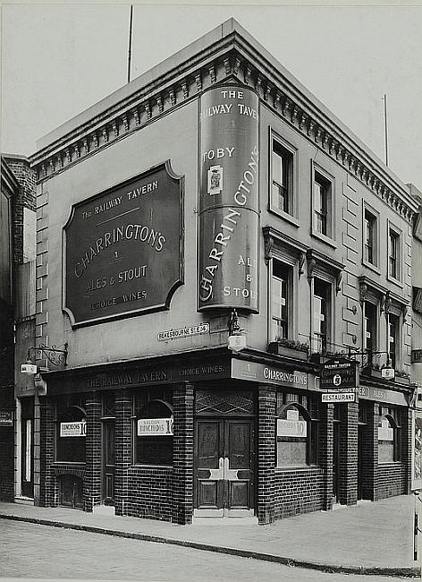 Railway Tavern, 576 & 578 Commercial Road east, Ratcliffe E1 - in 1939
