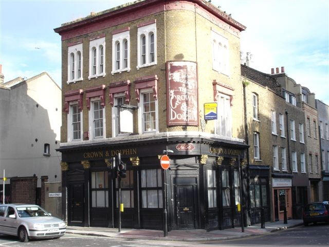 Crown & Dolphin, 56 Cannon Street Road - in August 2006