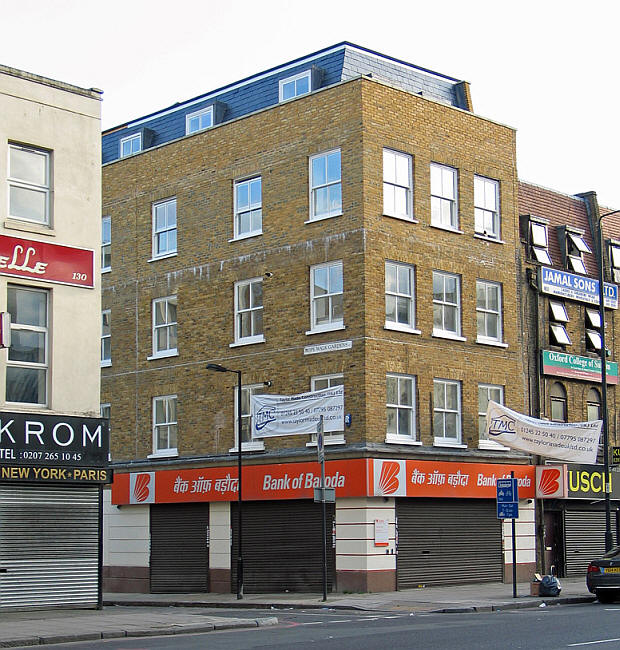 Kings Head, 128 Commercial Road, E1 - in June 2014 / Further modified by 2014 with the addition of extra floors.