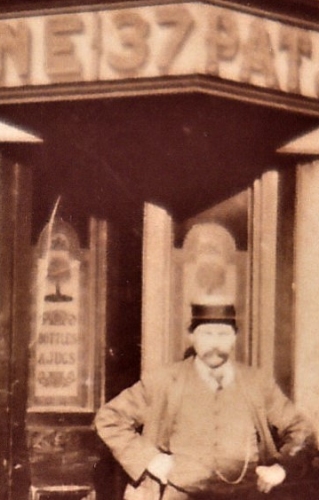 Gladstone, 37 Dean street E1, licensee Patrick Donovan at the entrance - circa 1907 to 1910